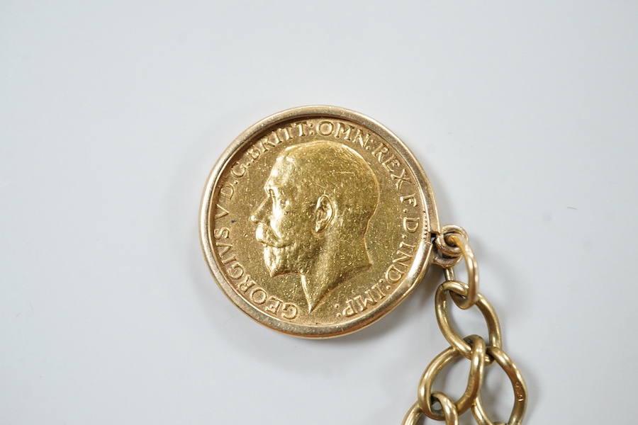A group of gold jewellery, comprising: a 9ct gold bracelet of twisted curb linking, suspending a George V sovereign coin pendant dated 1912, bracelet with British hallmarks, gross weight approximately 16.5 grams; a 9ct g